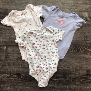 Mixed lot of Onsies size 12 mo